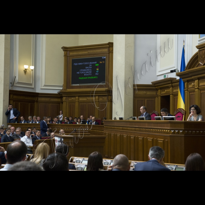 17 вересня 2015

Прем’єр-міністр України Арсеній Яценюк, члени Кабінету міністрів взяли участь у пленарному засіданні Верховної Ради України.
