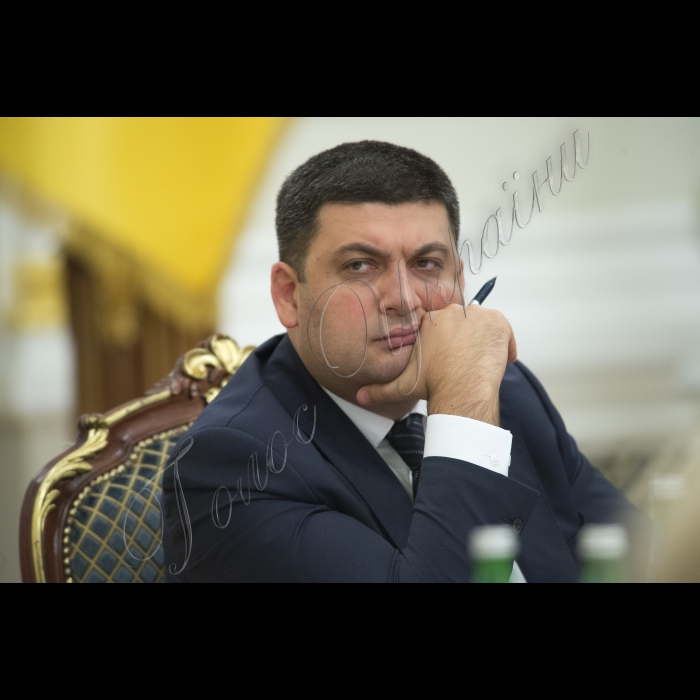 Голова ВР України Володимир Гройсман, Президент України Петро Порошенко, Прем’єр-міністр України Арсеній Яценюк, народні депутати, члени Кабінету міністрів, представники Адміністрації Президента взяли участь у дванадцятому засіданні Ради Реформ.