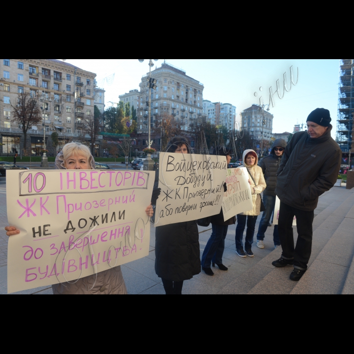 Біля КМДА відбувся мітинг ошуканих інвесторів житлового комплексу «Приозерний» (вул. Здолбунівська, 13), завершення будівництва якого планувалося до кінця 2007 року .