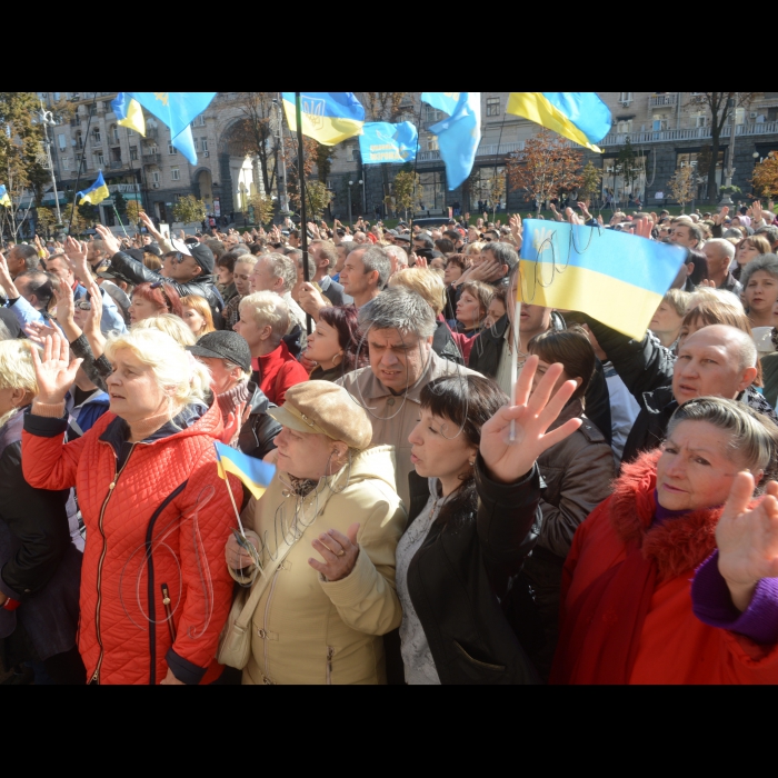 25 вересня 2014. Біля Київської міської ради відбулася масштабна акція Духовного центру «Відродження» - «Молитва за єдність та мир в Україні». Участь у заході взяли близько 5000 людей з усіх куточків України , СНГ та країн Європи . Ключовим моментом заходу була молитва за мир в Україні, та припинення війни в Донецькій та Луганській областях.