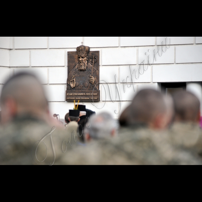 У столиці біля Київського міського будинку вчителя відбулася урочиста церемонія відкриття меморіальної дошки-барельєфа визначному духовному лідеру, меценату і громадському діячеві митрополиту Української греко-католицької церкви Андрею Шептицькому. У відкритті взяли участь представники влади, громадські діячі, священнослужителі. Меморіальну дошку освятив глава Української греко-католицької церкви Блаженніший Святослав за участю духовенства греко-католицької церкви.