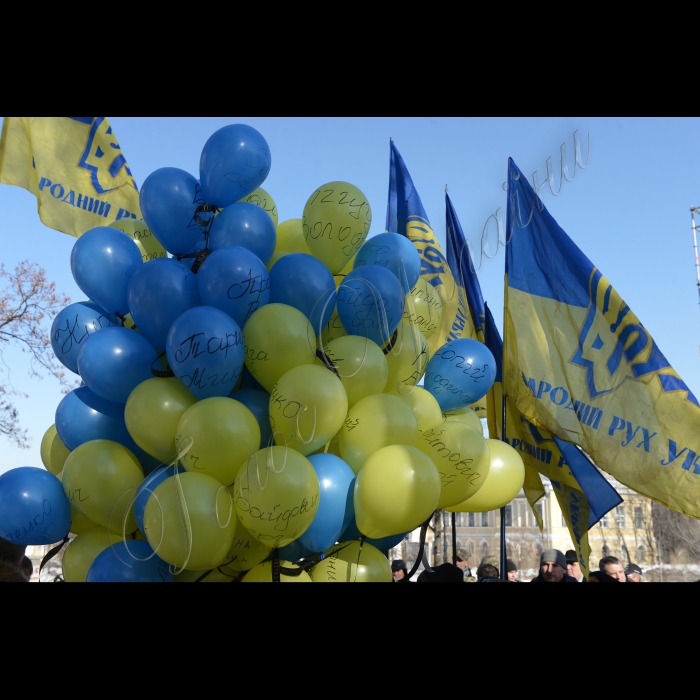 Біля пам’ятного знаку, на Алеї Небесної сотні (вулю Інститутська) відбулась акція «Згадати всіх: пам’яті Небесної сотні присвячується!». У програмі заходу: панахида за загиблими героями; запалювання свічок; покладання квітів; виступи учасників Революції Гідності; символічне вшанування Героїв Небесної сотні (запуск синьо-жовних кульок з іменами кожного полеглого героя). Організатори заходу -  «Народний Рух України», «Молодь Руху»  