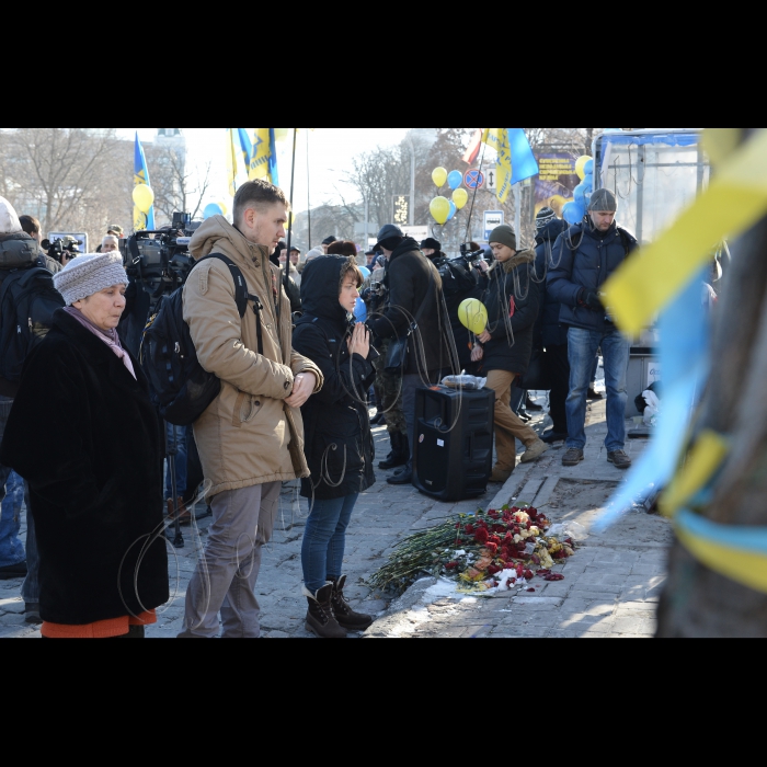 Біля пам’ятного знаку, на Алеї Небесної сотні (вулю Інститутська) відбулась акція «Згадати всіх: пам’яті Небесної сотні присвячується!». У програмі заходу: панахида за загиблими героями; запалювання свічок; покладання квітів; виступи учасників Революції Гідності; символічне вшанування Героїв Небесної сотні (запуск синьо-жовних кульок з іменами кожного полеглого героя). Організатори заходу -  «Народний Рух України», «Молодь Руху»  