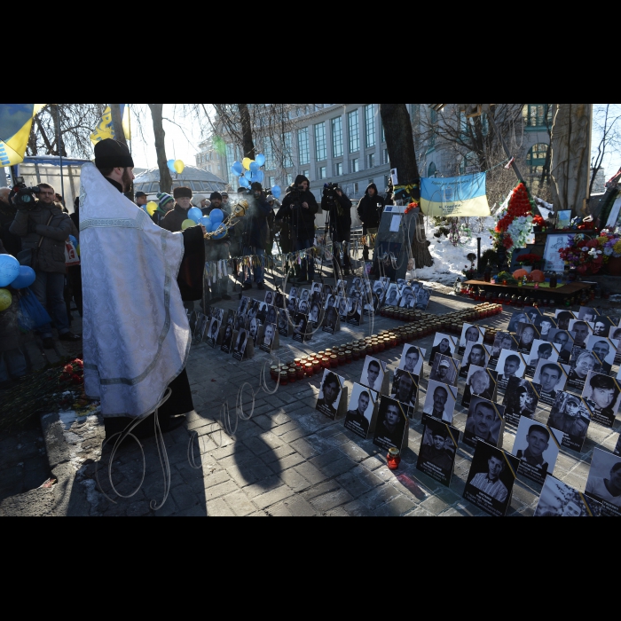 Біля пам’ятного знаку, на Алеї Небесної сотні (вулю Інститутська) відбулась акція «Згадати всіх: пам’яті Небесної сотні присвячується!». У програмі заходу: панахида за загиблими героями; запалювання свічок; покладання квітів; виступи учасників Революції Гідності; символічне вшанування Героїв Небесної сотні (запуск синьо-жовних кульок з іменами кожного полеглого героя). Організатори заходу -  «Народний Рух України», «Молодь Руху»  