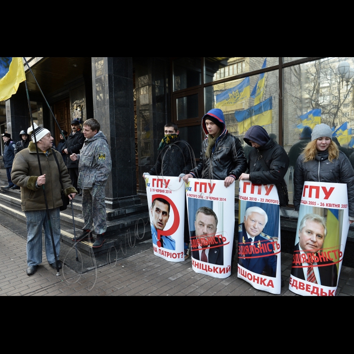 В день народження лідера українських патріотів В'ячеслава Чорновола біля Генеральної прокуратури України  відбулась акція протесту Київської міської організації 