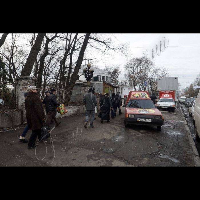 Київ. Біля станції метро Університет звільніли прохід від МаФів.