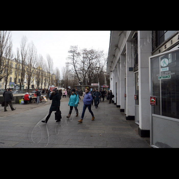 Київ. Біля станції метро Університет звільніли прохід від МаФів.