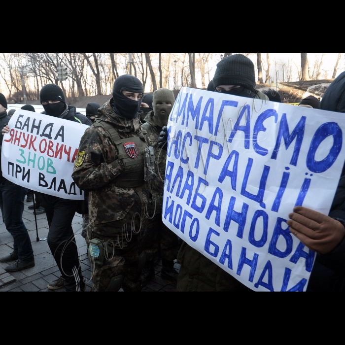 Відбулось пікетування Кабінету міністрів України, організований ГІ «Союз добровольців АТО»,  ГО «Служба економічної безпеки»  з вимогою провести люстрацію в державному ПАТ «Центренерго».