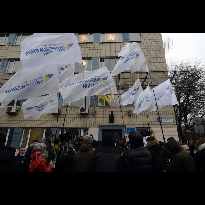 Київ. Біля Адміністрації  Київського метрополітену відбулась акція проти необґрунтованого підвищення тарифів проїзду до 4 гривень.