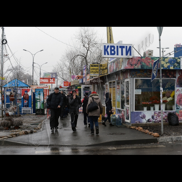 Київ. Мафи біля ст.метро Теремки