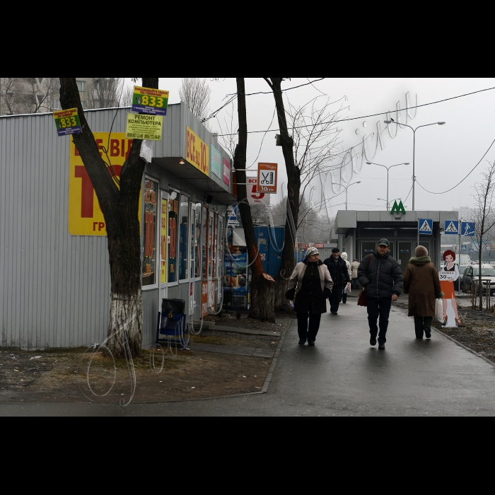 Київ. Мафи біля ст.метро Теремки