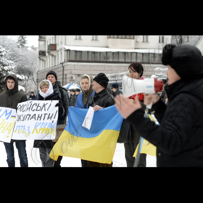 Акція «Крим - це Україна!» 
Громадська спілка «Координаційна рада організацій вимушених переселенців з Криму» провела пікет посольства Російської Федерації. 
У день Автономної Республіки Крим кримчани вимагатимуть звільнення Криму від окупації військами іноземної держави. 
Гасла: «Крим - це Україна!», «Путін, геть з України!».
20 січня - День Автономної Республіки Крим 
У 1996 році статус Автономної Республіки Крим як невід`ємної складової частини держави, наділеної самостійними повноваженнями і правами, біло закріплено у Конституції України. 
