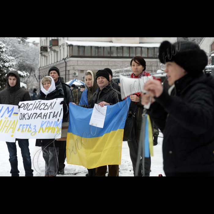 Акція «Крим - це Україна!» 
Громадська спілка «Координаційна рада організацій вимушених переселенців з Криму» провела пікет посольства Російської Федерації. 
У день Автономної Республіки Крим кримчани вимагатимуть звільнення Криму від окупації військами іноземної держави. 
Гасла: «Крим - це Україна!», «Путін, геть з України!».
20 січня - День Автономної Республіки Крим 
У 1996 році статус Автономної Республіки Крим як невід`ємної складової частини держави, наділеної самостійними повноваженнями і правами, біло закріплено у Конституції України. 
