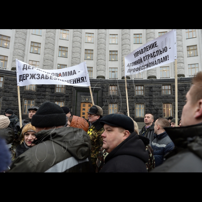 Чорнобильська об’єднана організація Атомпрофспілки України провела акцію протесту  біля  Кабінету Міністрів України «Небезпечна безпека Чорнобильської зони відчуження»