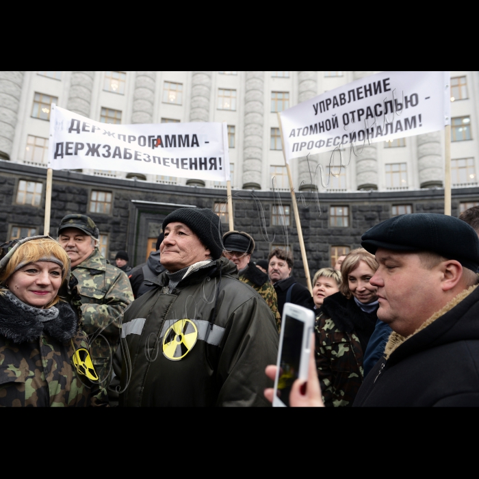 Чорнобильська об’єднана організація Атомпрофспілки України провела акцію протесту  біля  Кабінету Міністрів України «Небезпечна безпека Чорнобильської зони відчуження»