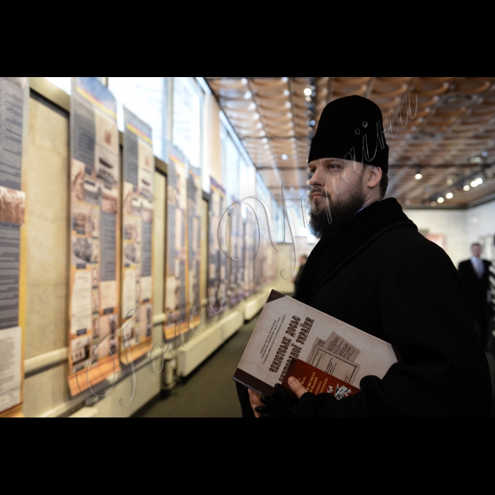 Київ. У Українському  доми, відбулась презентація Музейної експозиції «Народна війна» та Першого тому Збірника документів «Чекістське досьє окупованої України». Організаторами заходу є Всеукраїнська правозахисна організація «Меморіал» імені Василя Стуса та її Київський осередок