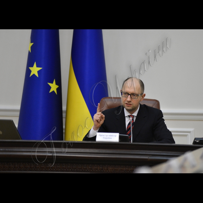 Під головуванням Прем’єр-міністра України Арсенія Яценюка відбулось перше  засідання нового Уряду.