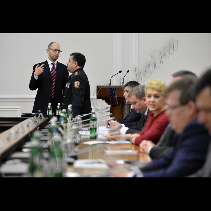 Під головуванням Прем’єр-міністра України Арсенія Яценюка відбулось перше  засідання нового Уряду.