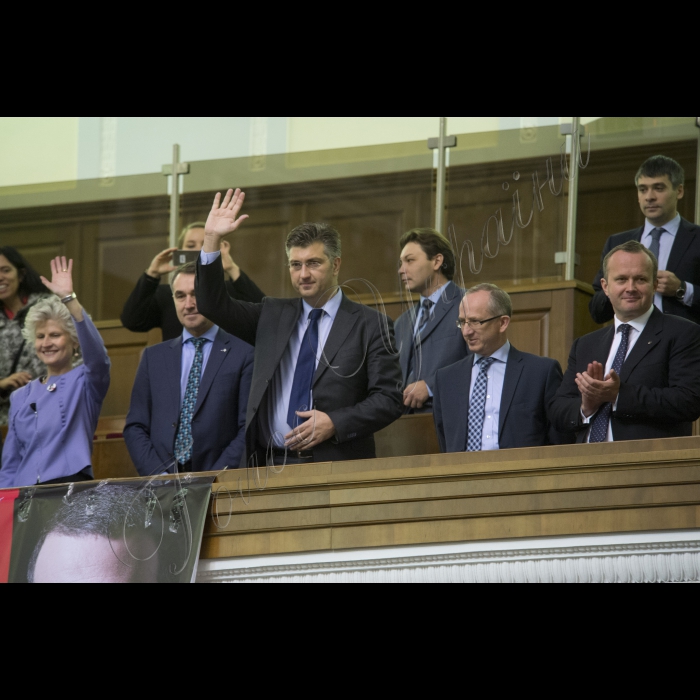 У пленарному засіданні Верховної Ради України взяв участь Прем’єр-міністр України Арсеній Яценюк, представники Кабінету міністрів України, члени Парламентського комітету асоціації Україна - Європейський Союз.
Члени Парламентського комітету асоціації Україна - Європейський Союз