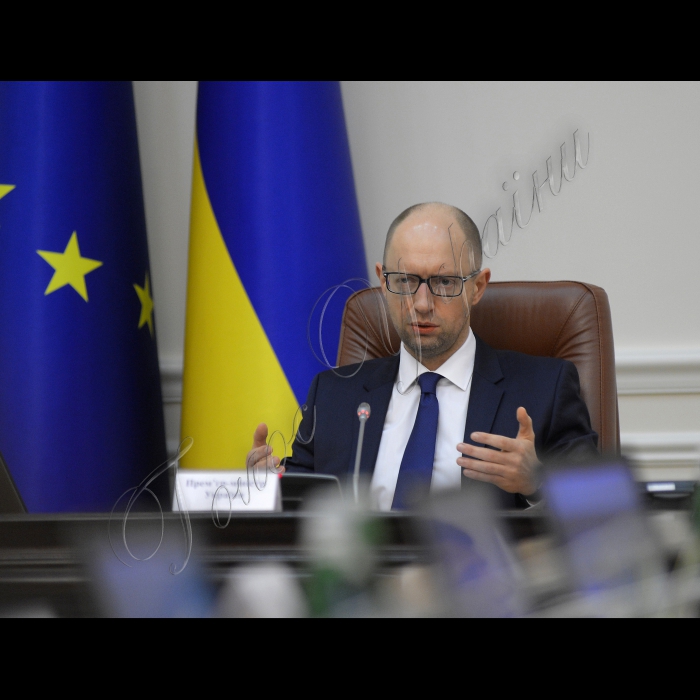 Під головуванням прем’єр-міністра України Арсенія Яценюка відбулось засідання Уряду.
Прем'єр- міністр  Арсеній Яценюк