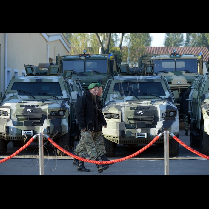 На базі мобільного прикордонного загону відбулась зустріч керівництва прикордонного відомства з офіційним уповноваженим Державного департаменту США у справах Європи та Євразії Вікторією Нуланд і Надзвичайним та Повноважним Послом Сполучених Штатів Америки в Україні Джеффрі Р.Пайєттом. Зустріч відбулась в рамках обговорення спільних проектів щодо надання Державній прикордонній службі України невідкладної допомоги та перспектив додаткової допомоги від Уряду США. Також під час зустрічі буде продемонстровано інженерну техніку, обладнання та інші засоби, що були передані прикордонному відомству Урядом США загальною вартістю понад 3 мільйони доларів США