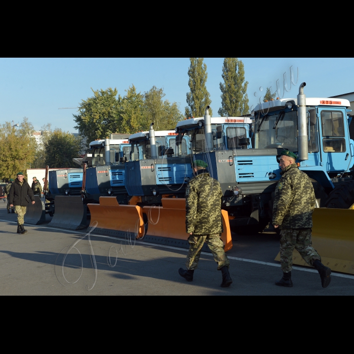 На базі мобільного прикордонного загону відбулась зустріч керівництва прикордонного відомства з офіційним уповноваженим Державного департаменту США у справах Європи та Євразії Вікторією Нуланд і Надзвичайним та Повноважним Послом Сполучених Штатів Америки в Україні Джеффрі Р.Пайєттом. Зустріч відбулась в рамках обговорення спільних проектів щодо надання Державній прикордонній службі України невідкладної допомоги та перспектив додаткової допомоги від Уряду США. Також під час зустрічі буде продемонстровано інженерну техніку, обладнання та інші засоби, що були передані прикордонному відомству Урядом США загальною вартістю понад 3 мільйони доларів США