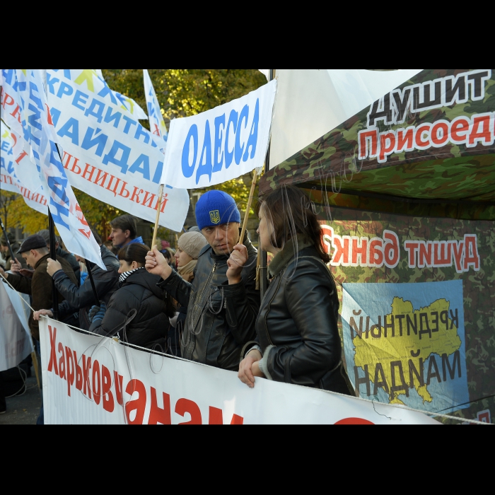 Київ. ГО «Кредитний Майдан» продовжує довгостроковий мітинг «Валютний бунт» під стінами Адміністрації Президента України. Вимоги: визнання відповідальності НБУ за дестабілізацію курсу національної валюти, бездіяльності державних  органів в сфері банківської діяльності в умовах жорсткої економічної кризи,  відсутність реакції з боку держави на гостру соціальну проблему, пов’язану з житлом громадян. У разі відсутності зрушень у перемовинах з громадою мітинг буде безстроковим  