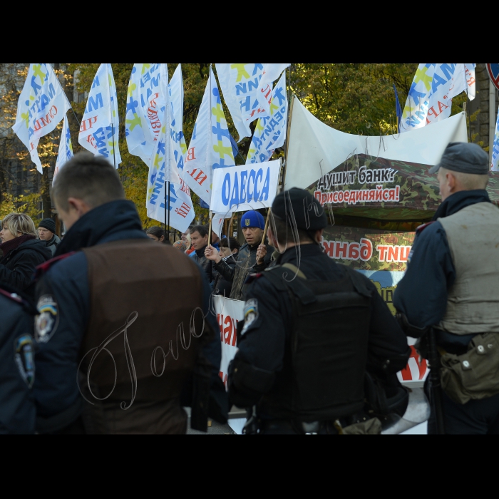 Київ. ГО «Кредитний Майдан» продовжує довгостроковий мітинг «Валютний бунт» під стінами Адміністрації Президента України. Вимоги: визнання відповідальності НБУ за дестабілізацію курсу національної валюти, бездіяльності державних  органів в сфері банківської діяльності в умовах жорсткої економічної кризи,  відсутність реакції з боку держави на гостру соціальну проблему, пов’язану з житлом громадян. У разі відсутності зрушень у перемовинах з громадою мітинг буде безстроковим  