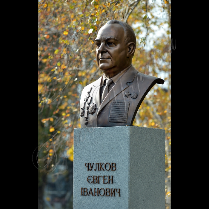 Київ. ПАТ «КИЇВЕНЕРГО». На території Київської ТЕЦ-5 відбулось урочисте відкриття бюсту  Заслуженому енергетику України  Євгену Чулкову.