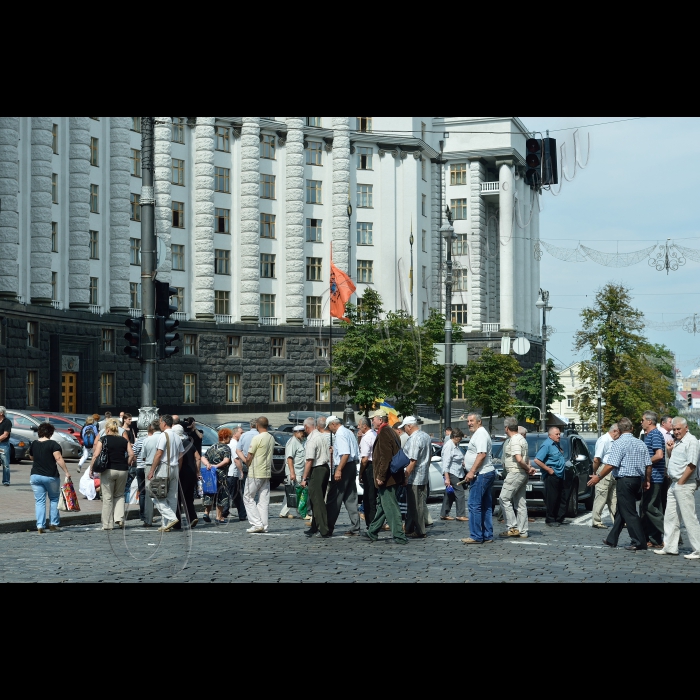 Київ, ліквідатори аварії на ЧАЕС перекрили рух біля Кабміну щодо пенсій