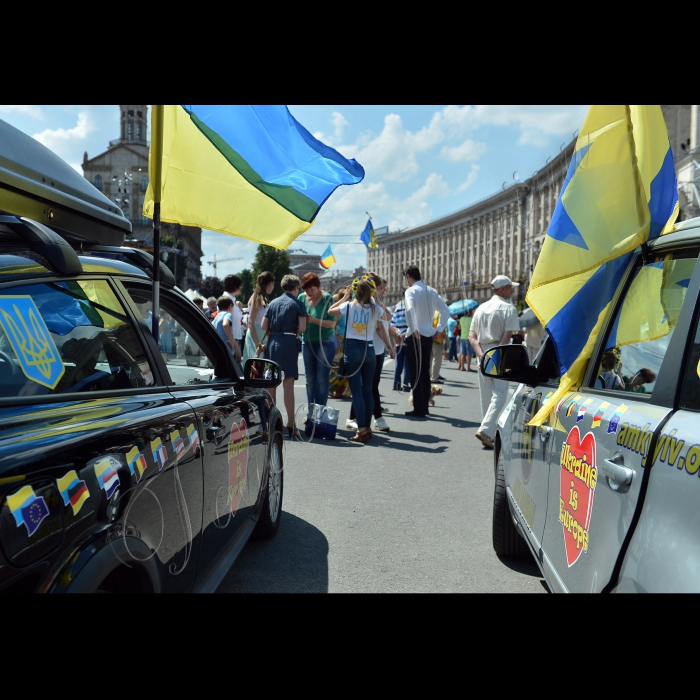 Київ. На Майдані Незалежності проводжали представників 