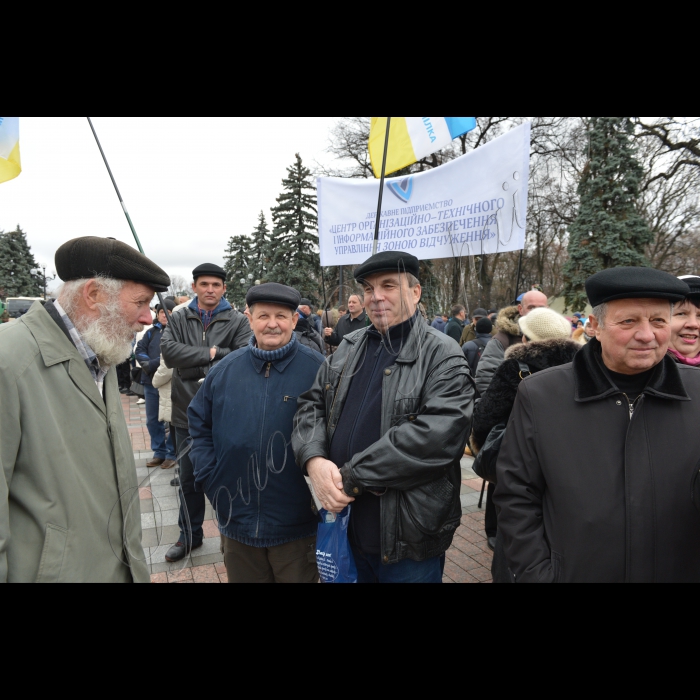 Біля ВРУ відбулася акція протесту працівників зони відчуження, включаючи ДСП «Чорнобильська АЕС» та «Управління забезпечення функціонування об’єктів ЧАЕС»