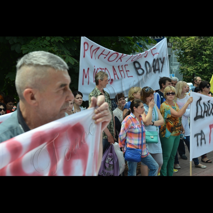 Працівники Володимирського ринку та підприємці взяли у 