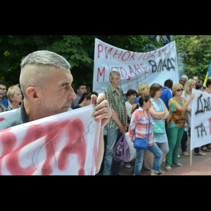 Працівники Володимирського ринку та підприємці взяли у 