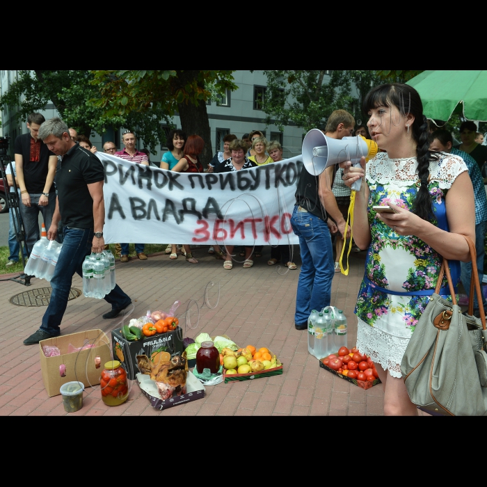 Працівники Володимирського ринку та підприємці взяли у 