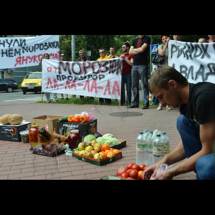 Працівники Володимирського ринку та підприємці взяли у 