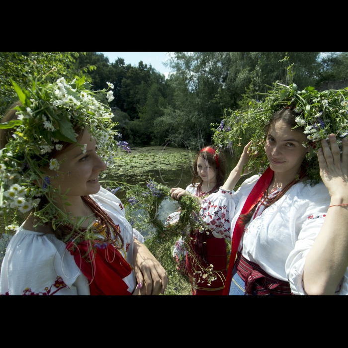 Київ. У Козацькому селищі «Мамаєва Слобода» відбулось  відтворення прадавнього свята «Купайлиця»