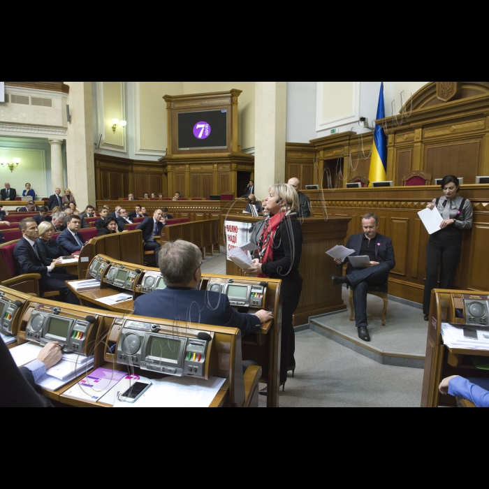 У рамках відзначення 25 листопада ц. р. Міжнародного дня боротьби за ліквідацію всіх форм насилля щодо жінок відбудуться читання народними депутатами України та запрошеними акторами і громадськими діячами п’єси «Сім» у сесійній залі Верховної Ради України.
Читці:
•Мустафа Найєм (народний депутат України)
•Оксана Сироїд (заступник Голови Верховної Ради)
•Таміла Ташева (Правозахисниця з питань прав жінок з Криму)
•Борислав Береза (народний депутат України)
•Наталія Сумська (Українська акторка та телеведуча)
•Остап Семерак (народний депутат України)
•Ірина Луценко (народний депутат України)