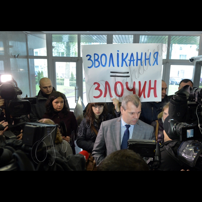 Київ. Біля головного управління МВС України, громадськість провела акцію «Аваков, розберись із сепаратистами,або Йди геть!»