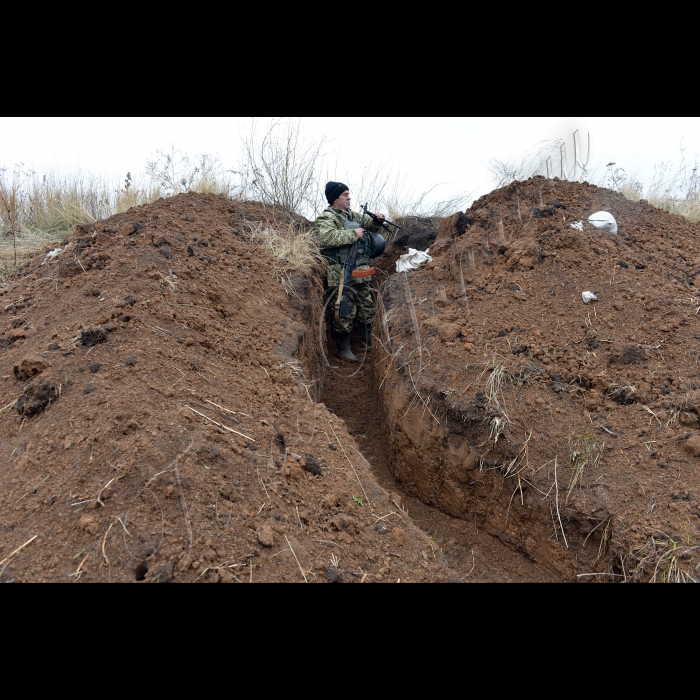 Донецька область. Зона АТО.
Розвідник Богдан та боєць Олександр.