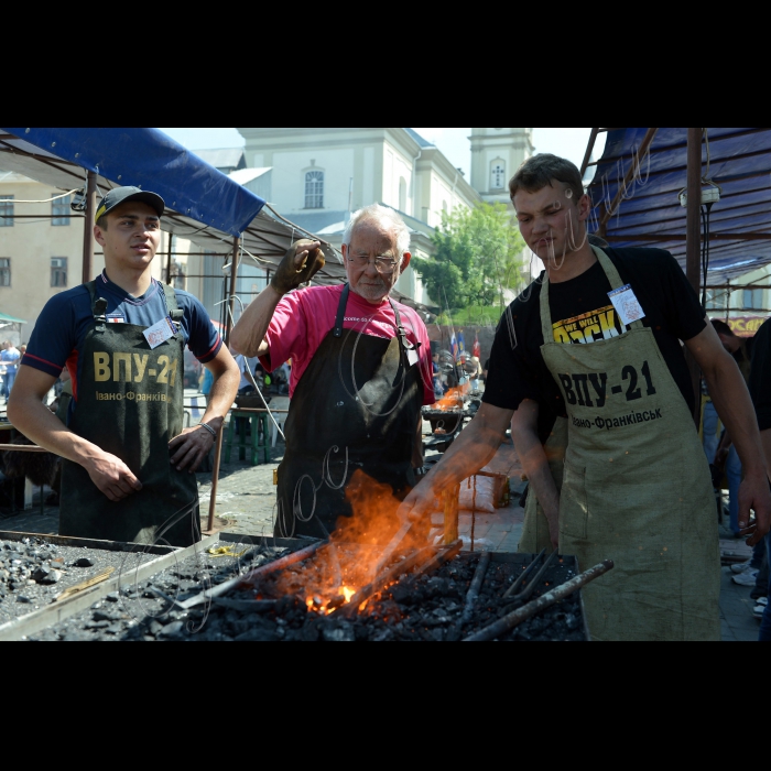 У  Івано-Франківську на площі Ринок офіційно відкрили урочистості з нагоди 352-ої річниці заснування міста.