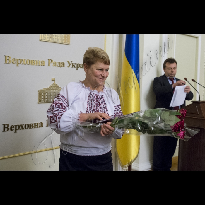 З нагоди Дня місцевого самоврядування Голова ВР України Володимир Гройсман вручив нагороди.
Почесну грамоту Верховної Ради України з рук Голови ВР України Володимира Гройсмана отримує Садівський селищний голова Сумського районун Сумської області Надія Масалітіна;