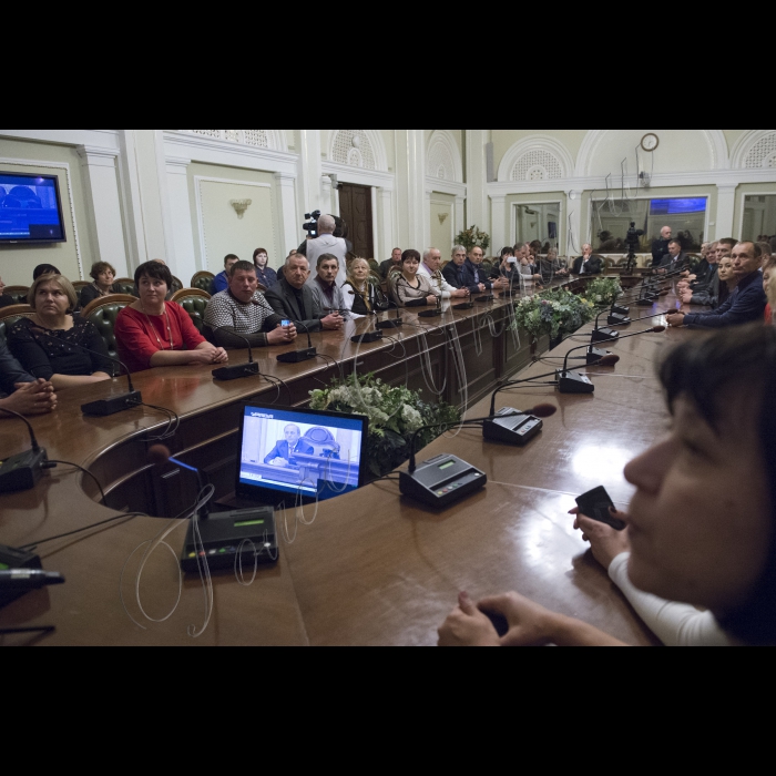 Голова ВР України Володимир Гройсман зустрівся з представниками місцевого самоврядування декількох районів Черкаської області. У зустрічі брав участь народний депутат Сергій Рудик.