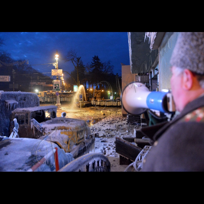 Київ. Євромайдан.Бійки на вул. Грушевського, біля стадіону «Динамо», між учасниками протесту і правоохоронцями.
