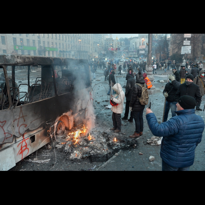 Київ. Євромайдан.Бійки на вул. Грушевського, біля стадіону «Динамо», між учасниками протесту і правоохоронцями.
