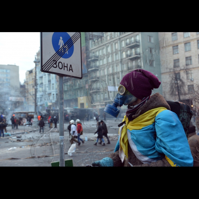 Київ. Євромайдан.Бійки на вул. Грушевського, біля стадіону «Динамо», між учасниками протесту і правоохоронцями.
