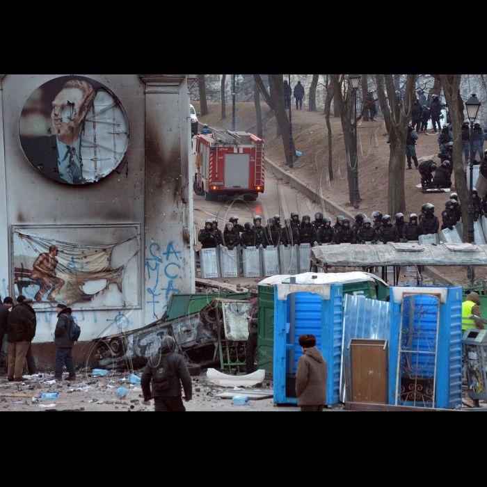 Київ. Євромайдан.Бійки на вул. Грушевського, біля стадіону «Динамо», між учасниками протесту і правоохоронцями.
