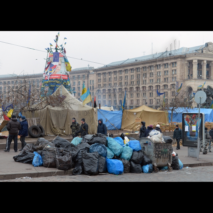 Київ. Тривають сутички на вулиці Грушевського між євро-мітингувальниками та міліцією.