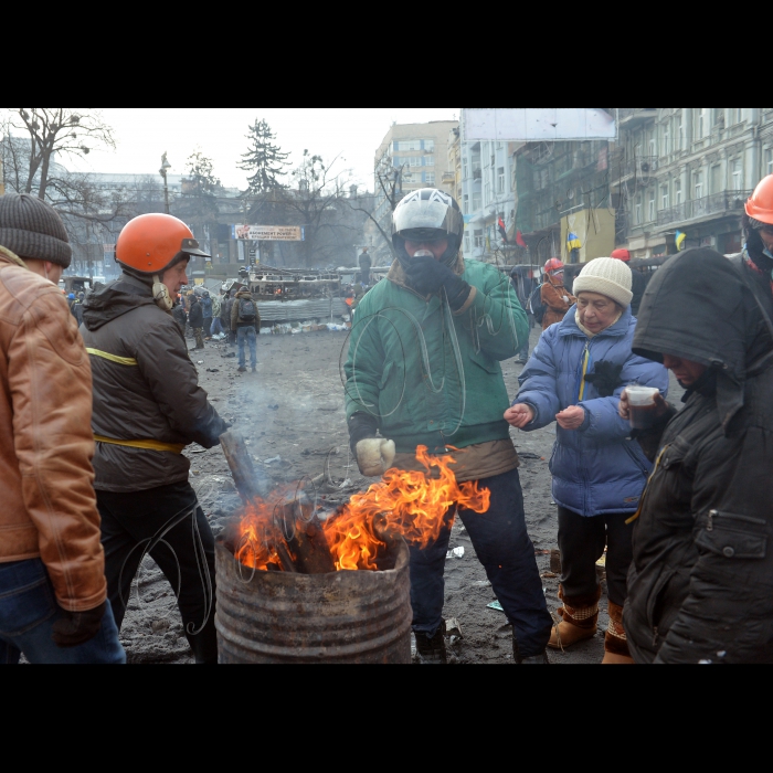 Київ. Тривають сутички на вулиці Грушевського між євро-мітингувальниками та міліцією.