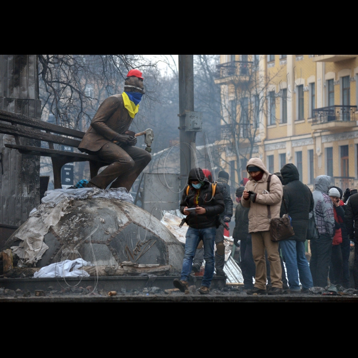 Київ. Тривають сутички на вулиці Грушевського між євро-мітингувальниками та міліцією.